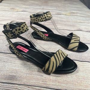 Betsy Johnson Black Tan Animal Print Wild size 9. Bin sh1